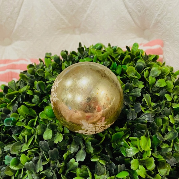 N14-Rare Vintage Green & White 1970's Snowflake Glass Christmas Ornament - Picture 3 of 12